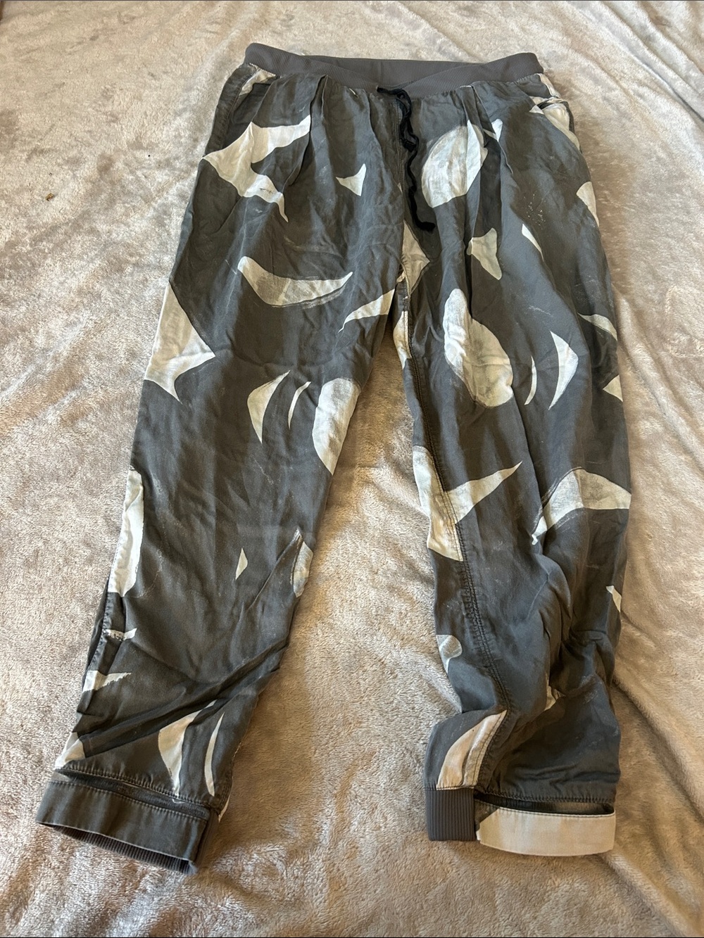 Lululemon city jogger in back spin stroke white/slate
